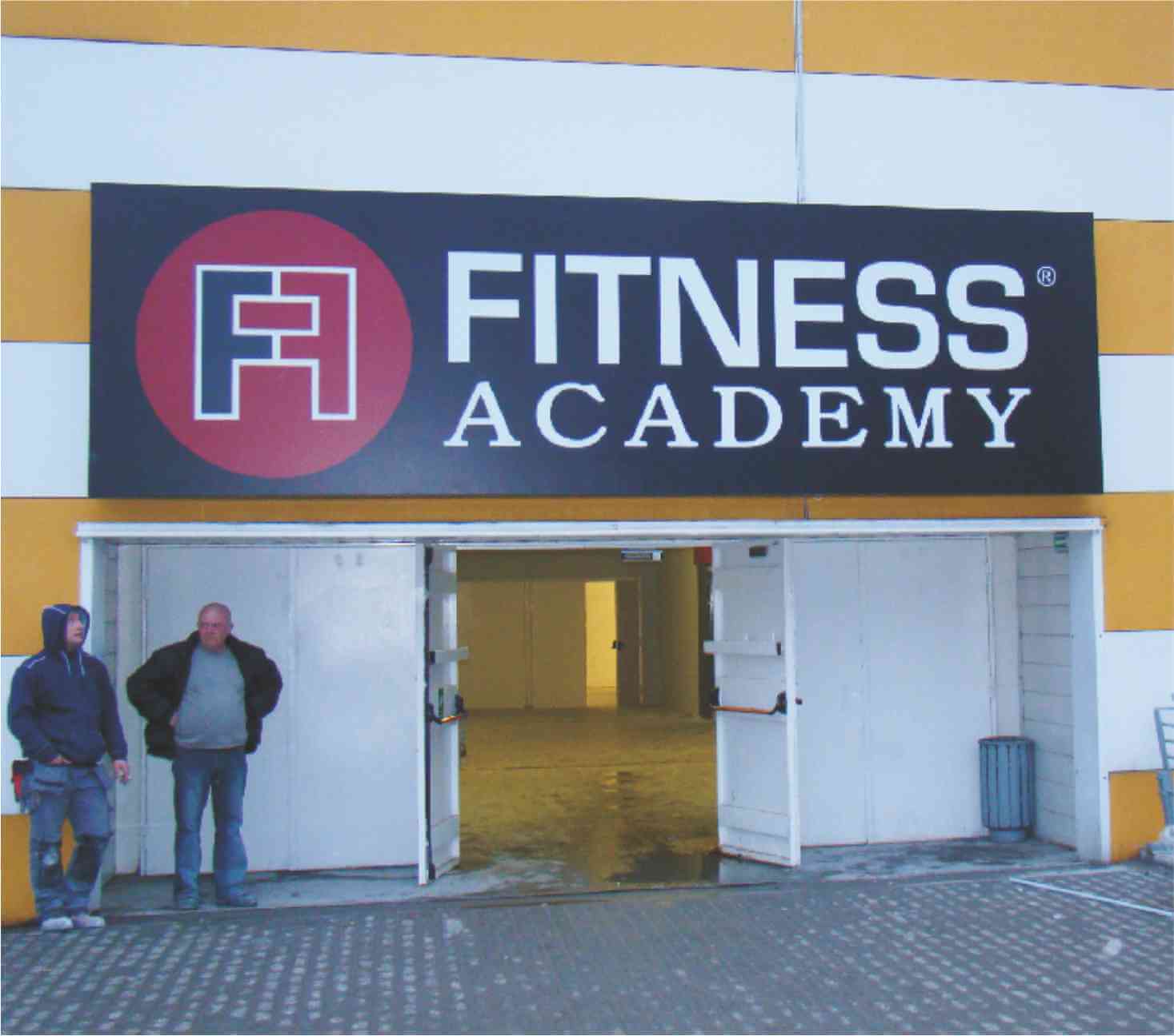 Oznakowanie budynku fitness academy